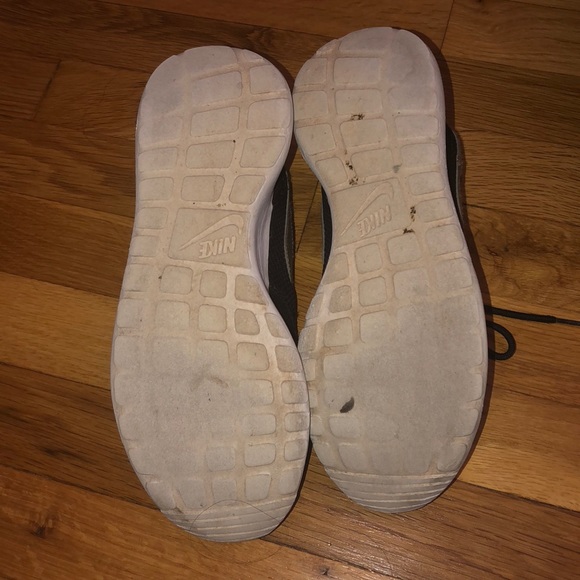 BLACK & WHITE ROSHES - Picture 4 of 6